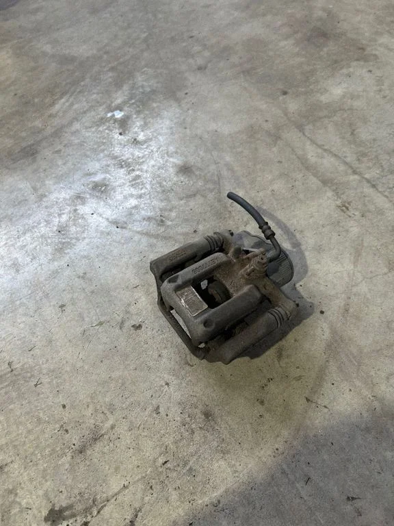 Rear brake caliper – rear left