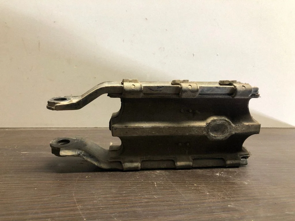 Gearbox mount – Volvo XC70 (2008-2013)