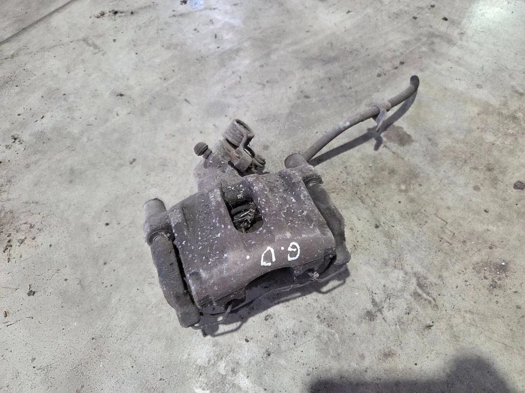 Rear brake caliper – rear right
