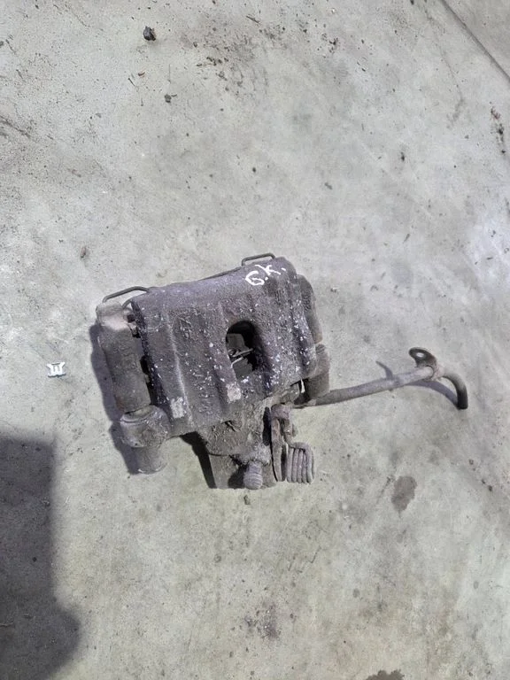 Rear brake caliper – rear left
