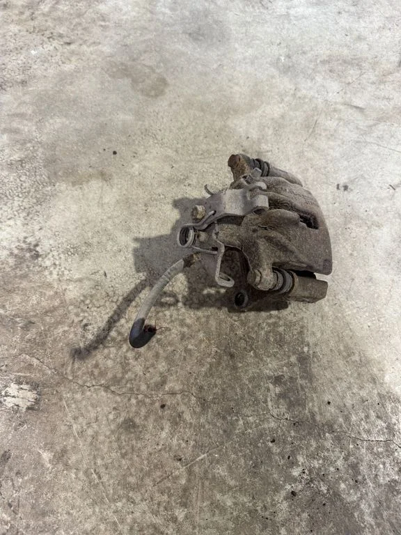 Rear brake caliper – rear right