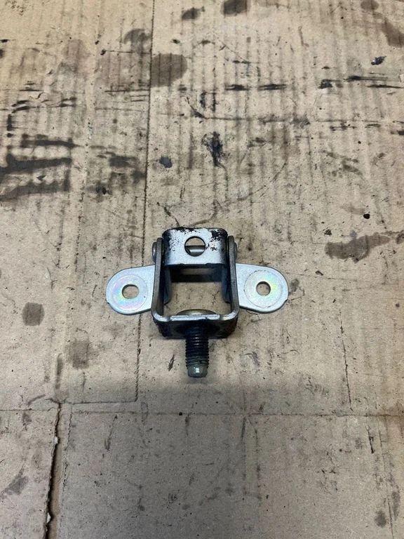 Tailgate/trunk/boot hinge