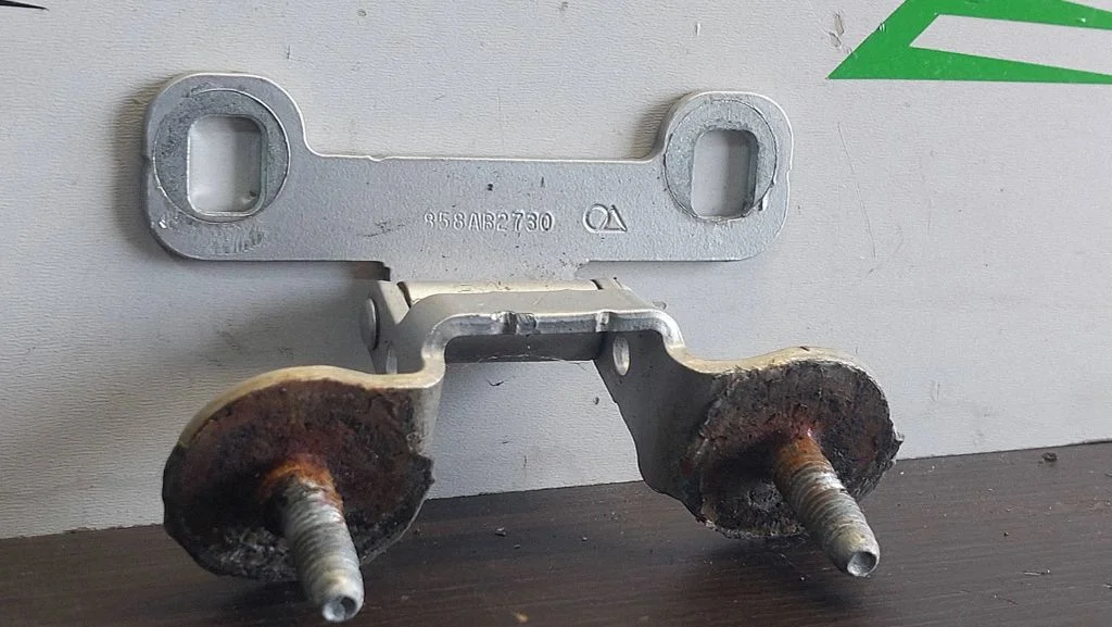 Zawiasy klapy bagażnika 358AB2730