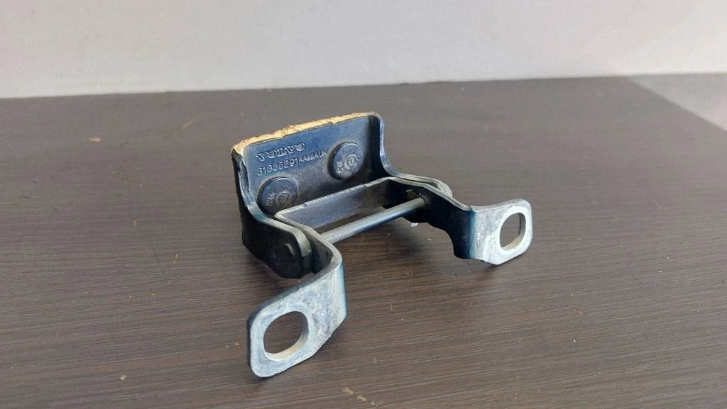Tailgate/trunk/boot hinge 31335291