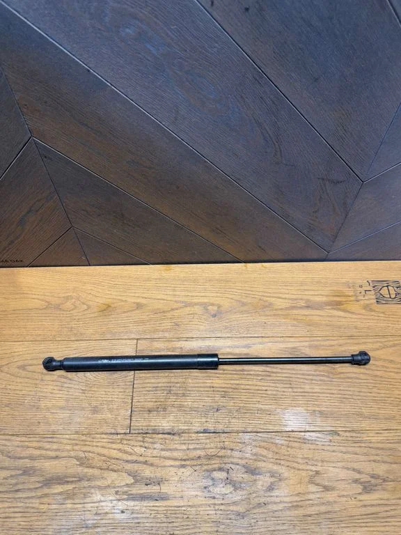 Tailgate/trunk strut/damper 9831976680