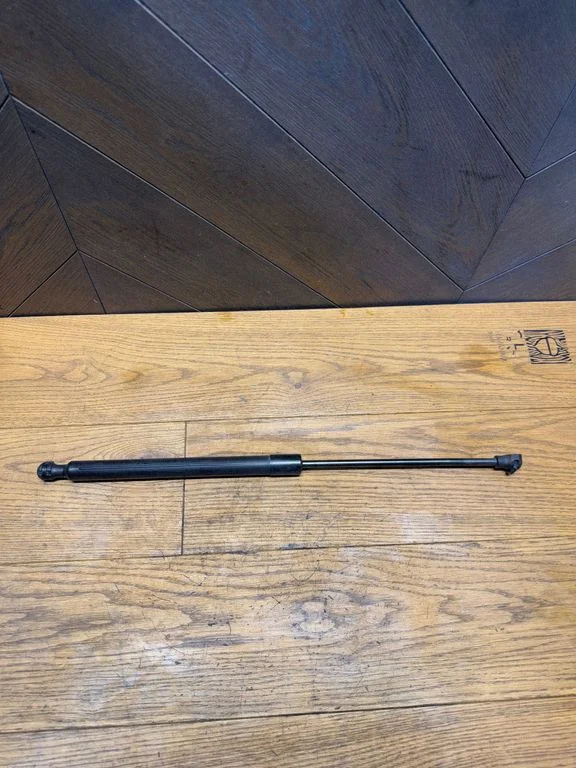 Tailgate/trunk strut/damper 9831976680