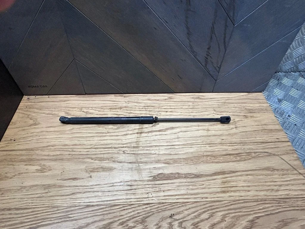 Tailgate/trunk strut/damper 81770C8310