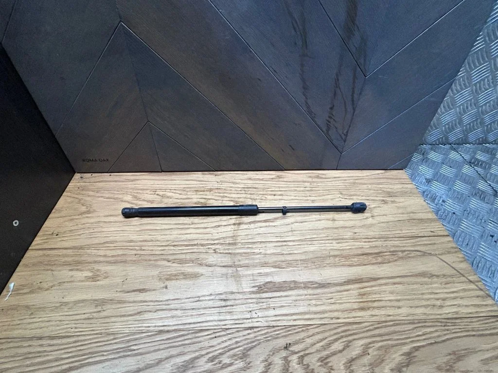 Tailgate/trunk strut/damper 81780C8310