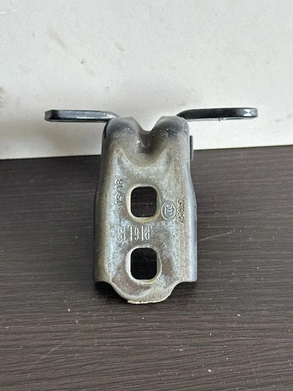 Zawias górny drzwi przednich A046067