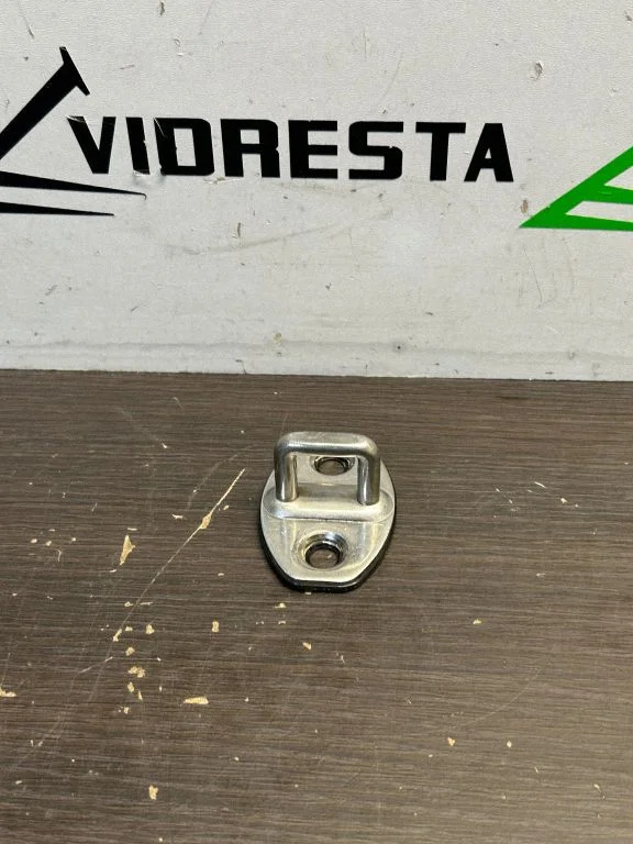 Front door lock loop/hook striker – Audi A5 Sportback 8TA (2009-2016)