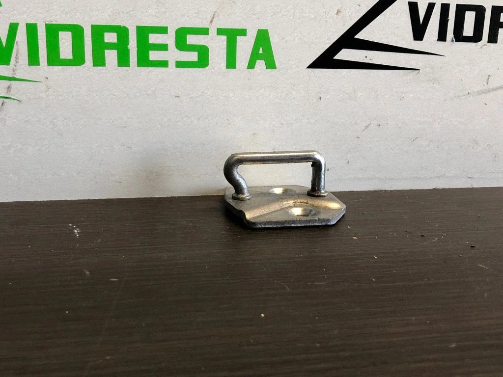 Front door lock loop/hook striker – Ford Transit/ Tourneo Connect Grand Tourneo Connect (2013-2018)