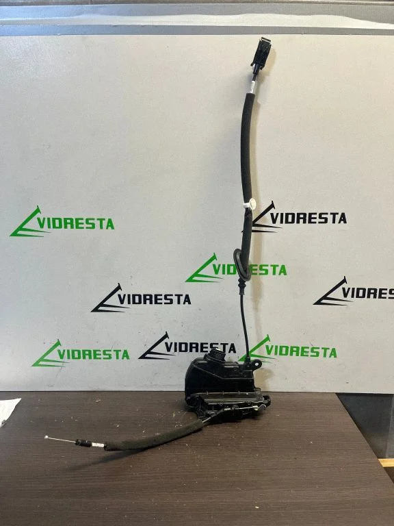 Priekšējo durvju slēdzene 805026855R