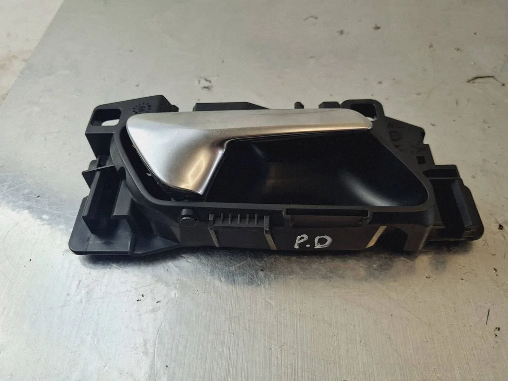 Front door interior handle 311337