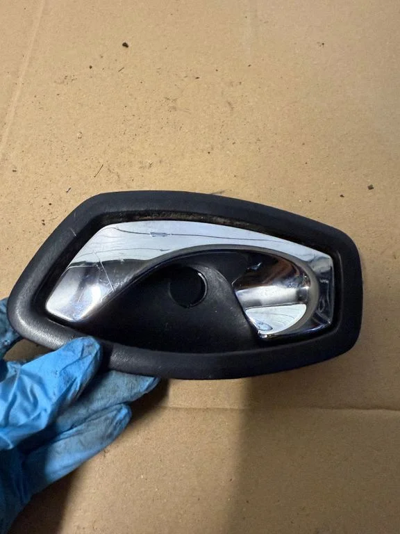 Front door interior handle 806700006R