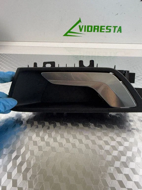 Klamka wewnętrzna drzwi przednich JX7BA22601