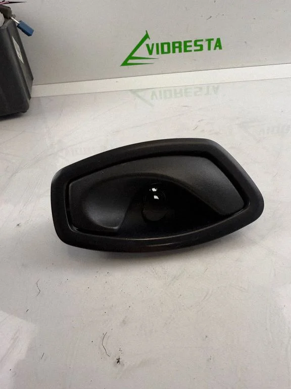 Esiukse sisemine käepide – Opel Vivaro (2014-2018)