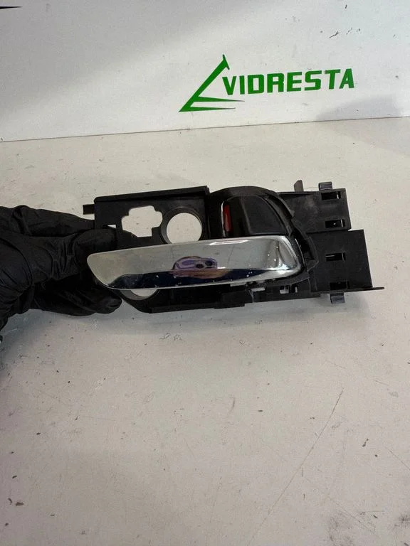 Esiukse sisemine käepide