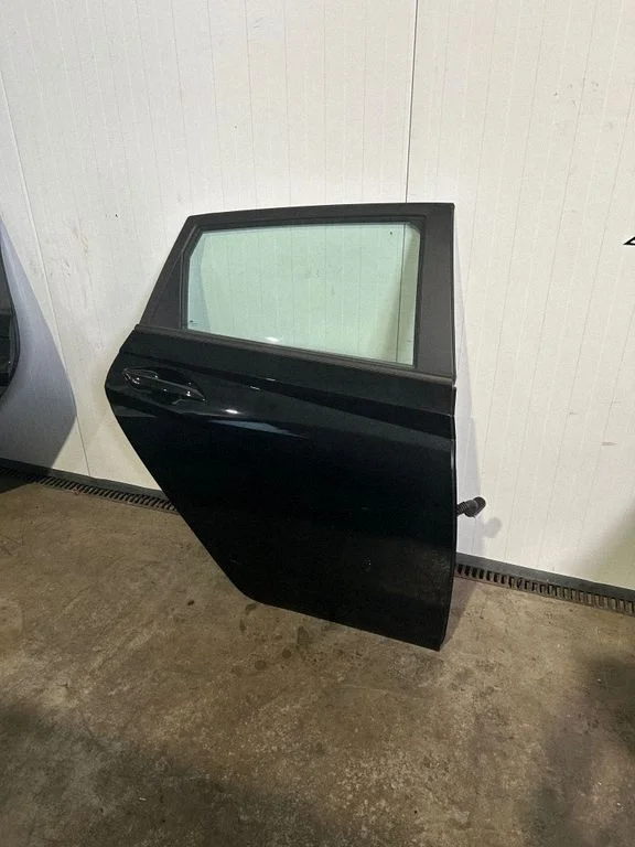 Rear door – right