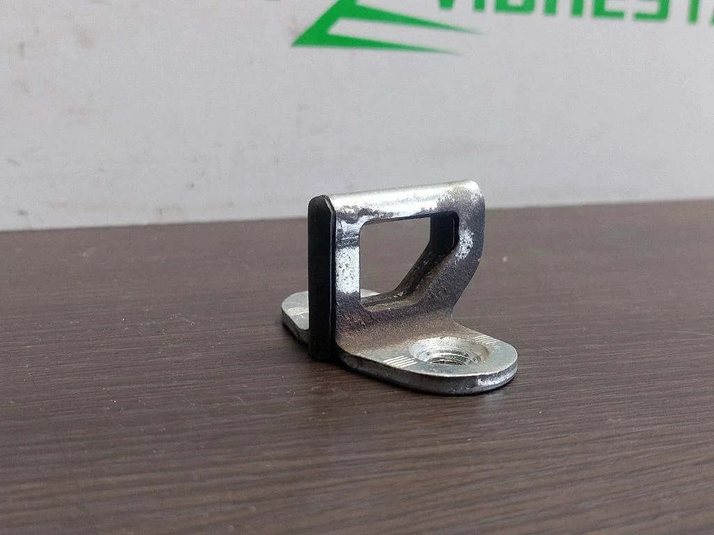 Front door lock loop/hook striker – Opel Corsa D (2006-2014)