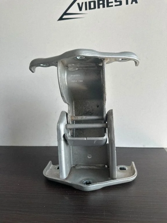 Tagaukse alumine hing 904108626R