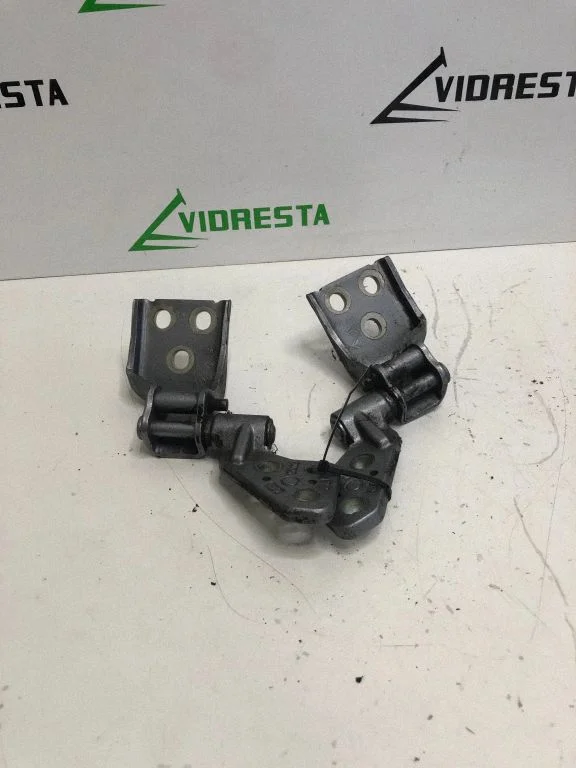 Rear door hinge set – rear left