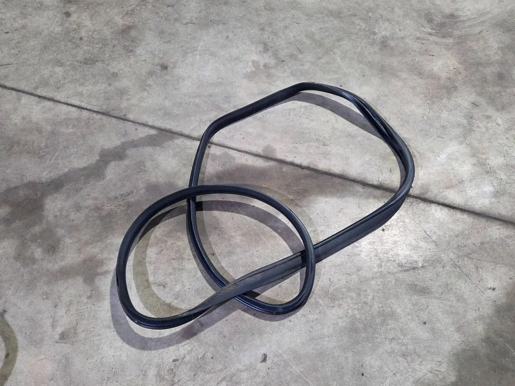 Tagaukse tihend (kere pool) – Mercedes-Benz E-klass W212 (2009-2016)