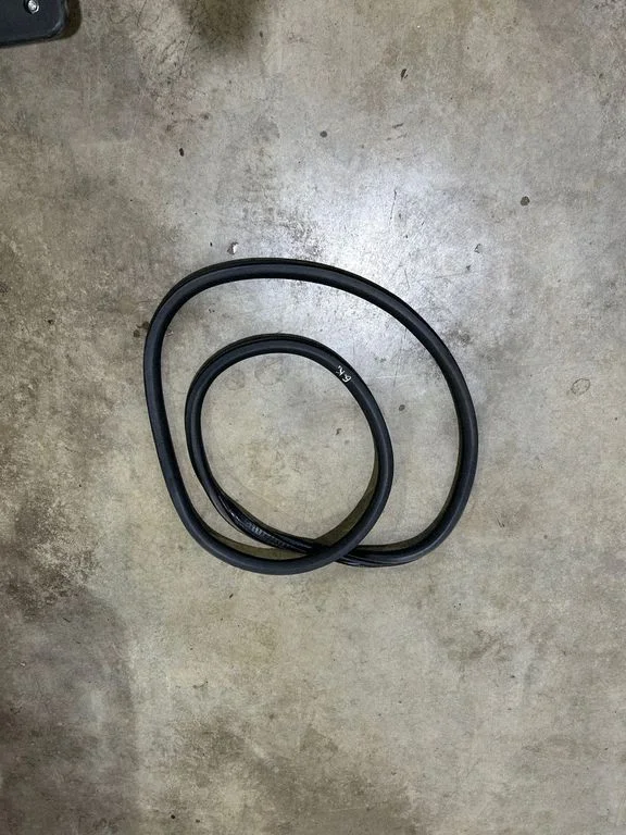 Rear door rubber seal (on body) – rear left