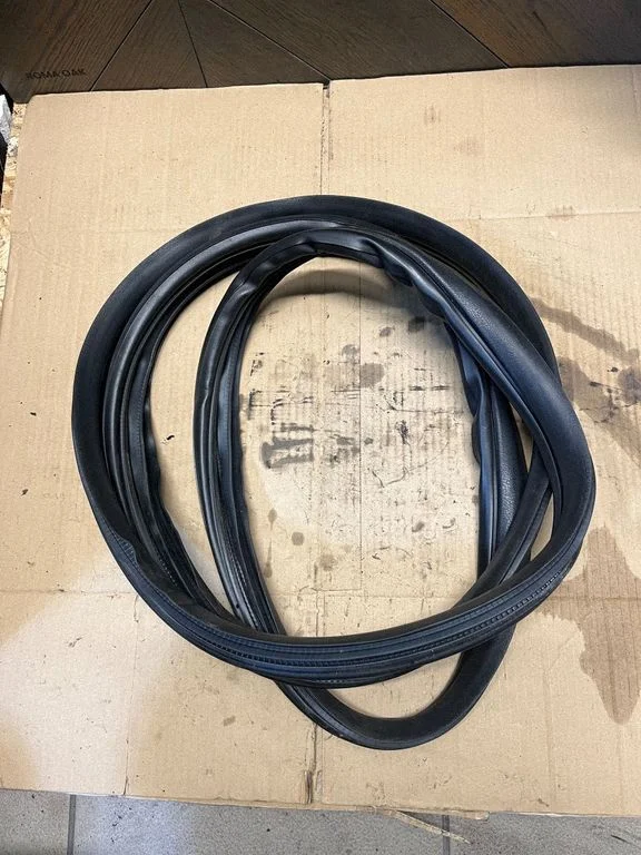 Rear door rubber seal (on body) – rear left