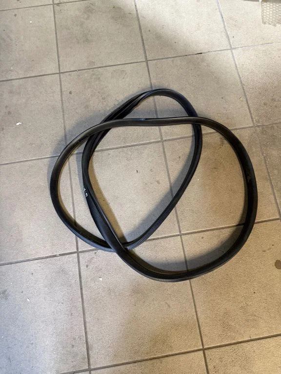 Tagaukse tihend (kere pool) – Mazda 6 (2016-2018)