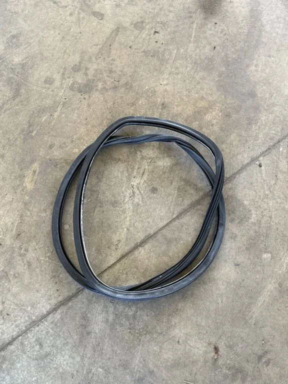 Rear door rubber seal (on body) – rear right