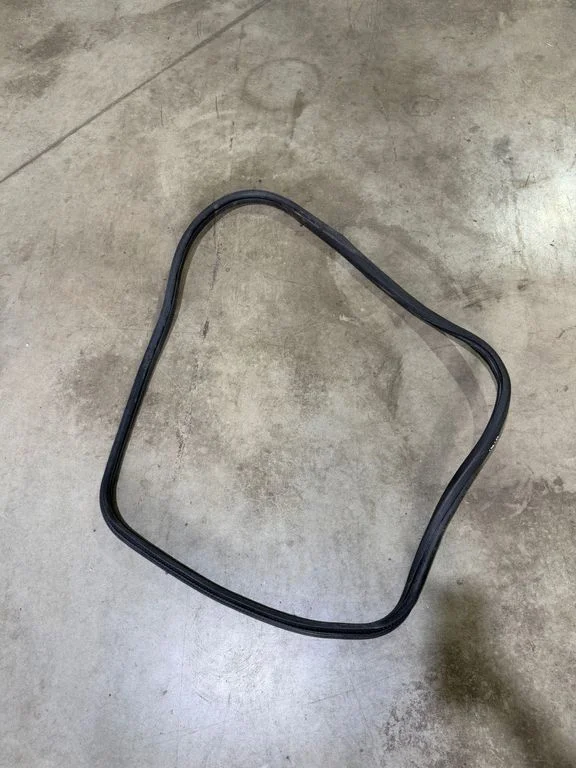 Rear door rubber seal (on body) – rear left