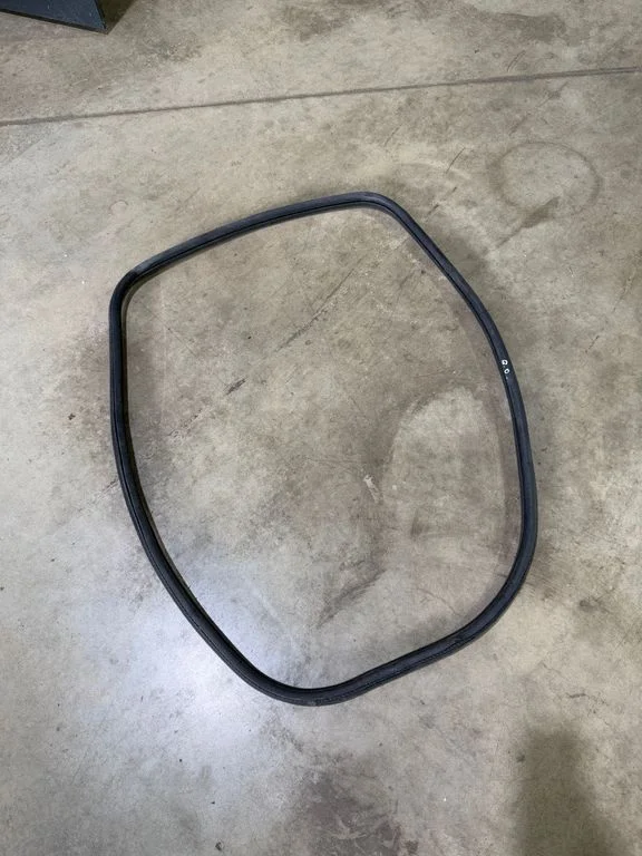 Rear door rubber seal (on body) – rear right