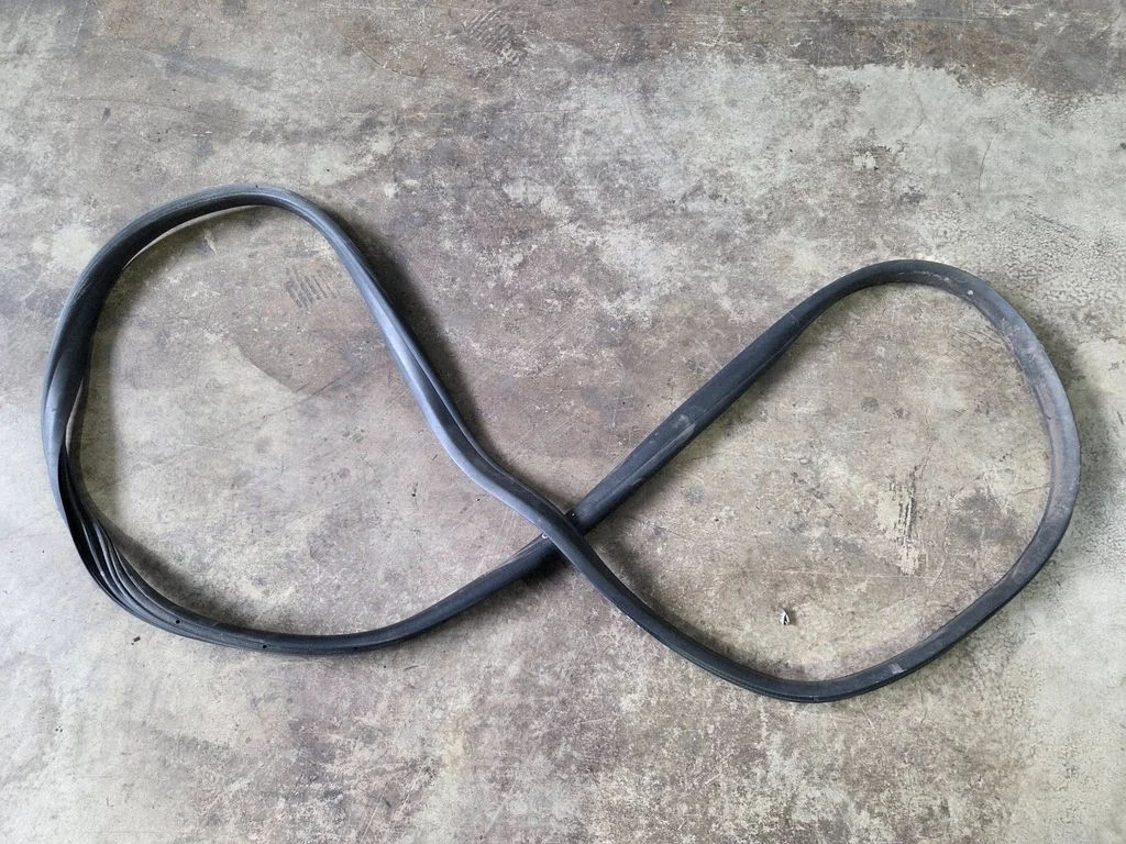Rear door rubber seal (on body) – rear left
