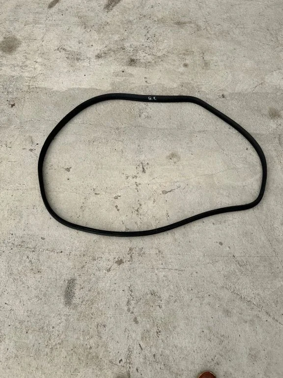 Rear door rubber seal (on body) – rear left