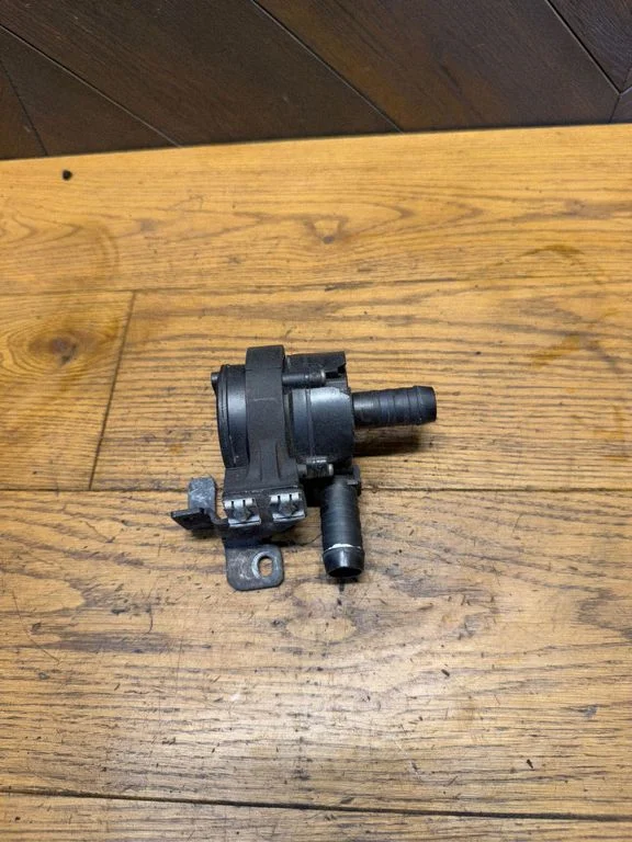 Electric auxiliary coolant/water pump JX618B552AA