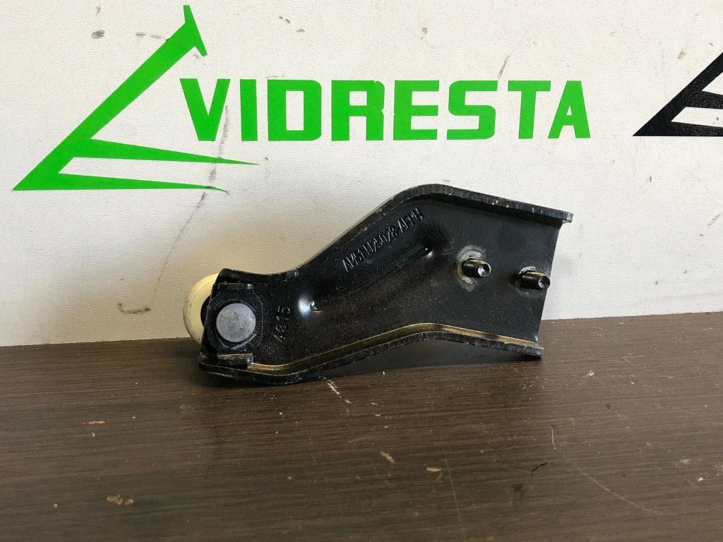 Liugukse ülemine rulli juhik/ hing AM51U25028A