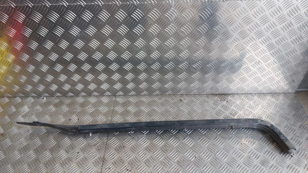 Sliding door upper top rail – Chrysler Grand Voyager V (2007-2015)