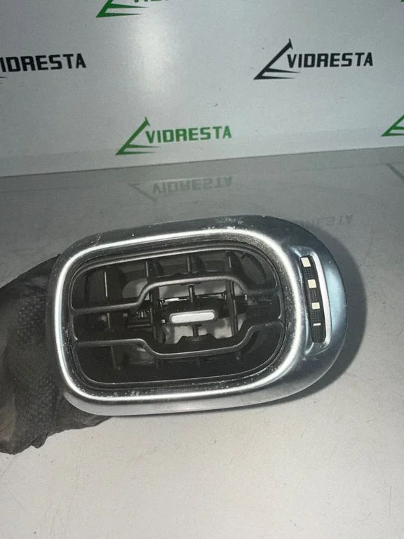 Środkowe kratki nawiewu 8578009010