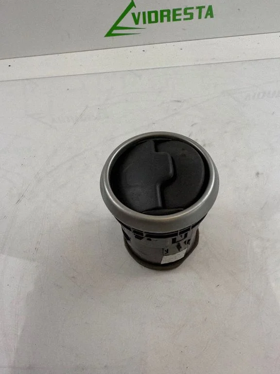 Dash center air vent grill 68760JD10A