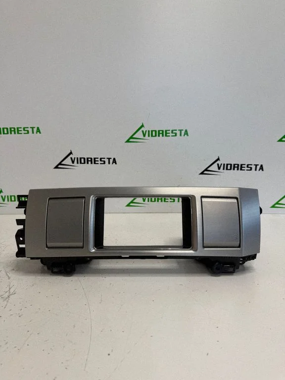Dash center air vent grill – Jaguar XF X250 (2007-2015)