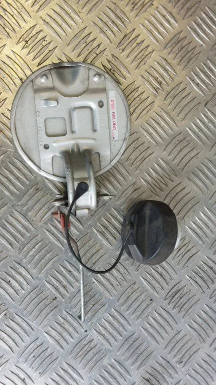 Klapka wlewu paliwa 05116393AA
