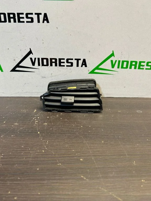 Dash center air vent grill