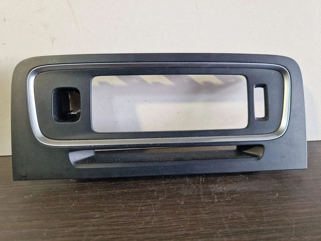 Dash center air vent grill – Volvo V60 (2011-2013)