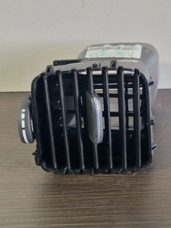 Dash center air vent grill – Volvo V60 (2011-2013)