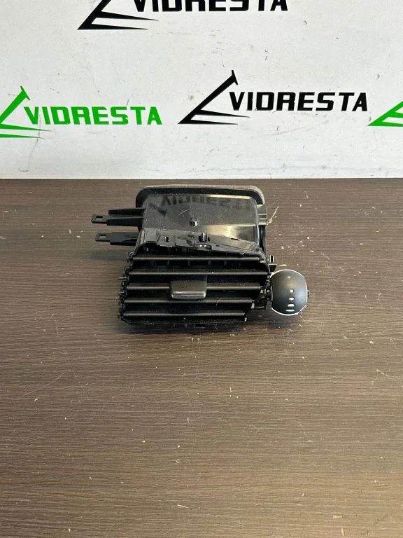 Dash center air vent grill 682600031R