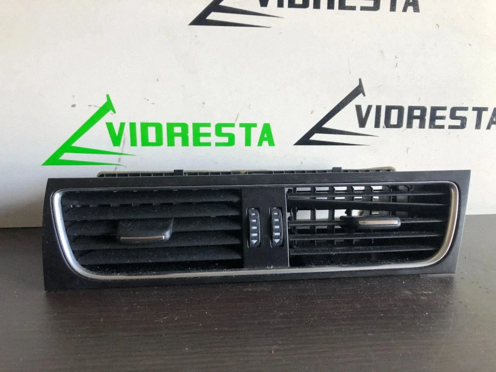 Armatuurlaua keskmine õhutusrest 8T2820951B