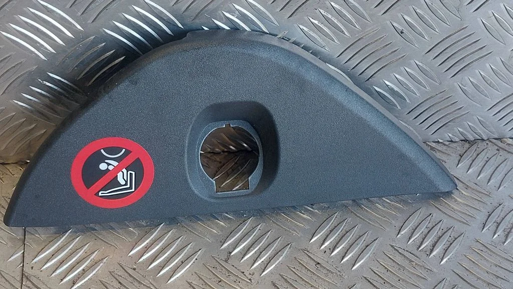 Dashboard side end trim 30755849
