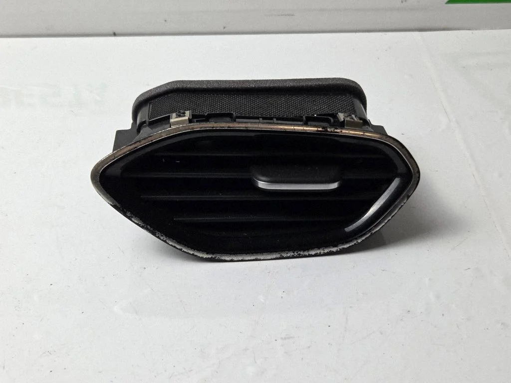 Dashboard side air vent grill/cover trim 13487185