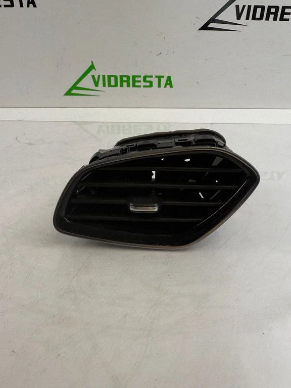 Dashboard side air vent grill/cover trim YP00060077