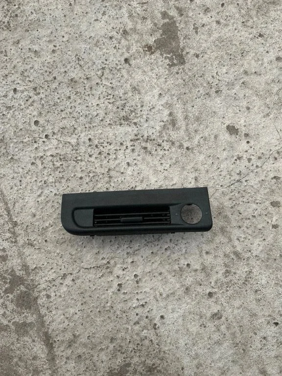 Dashboard side air vent grill/cover trim 734510001R